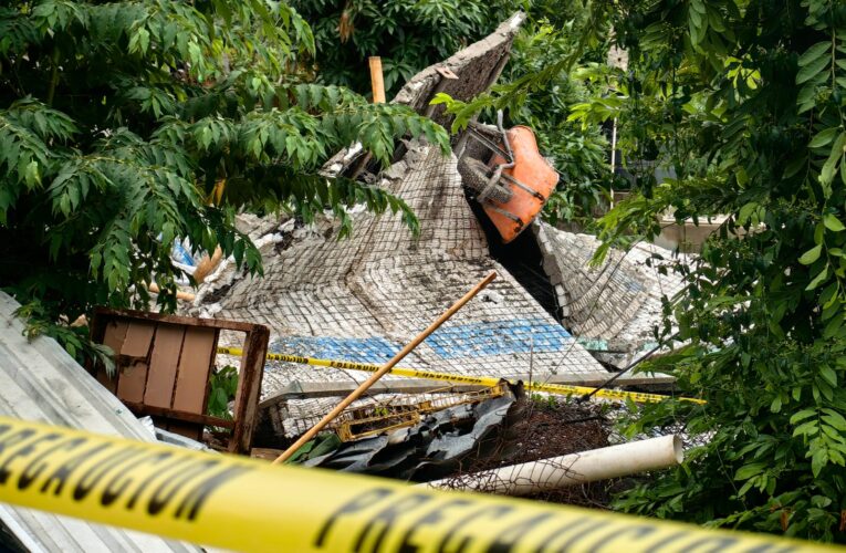 Muere albañil al caerle encima una loza en construcción, en Acapulco.