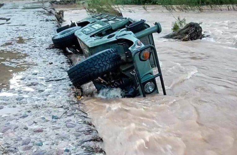 Muere militar de Atoyac al ser arrastrado por la creciente de un arroyo en Petatlán