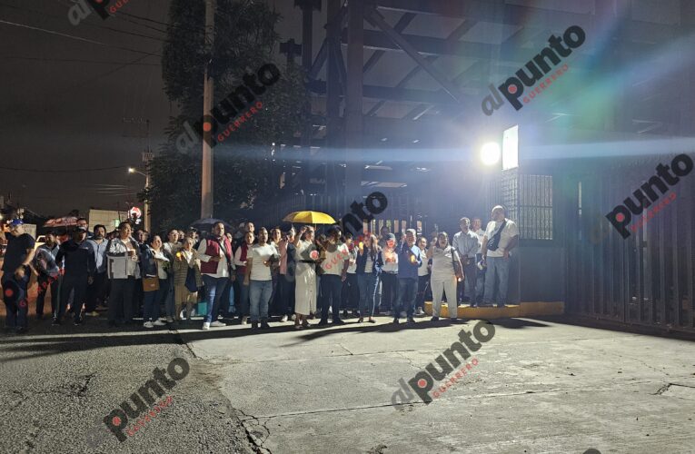 Protestan trabajadores del Poder Judicial afuera del Congreso previo a la aprobación de la reforma