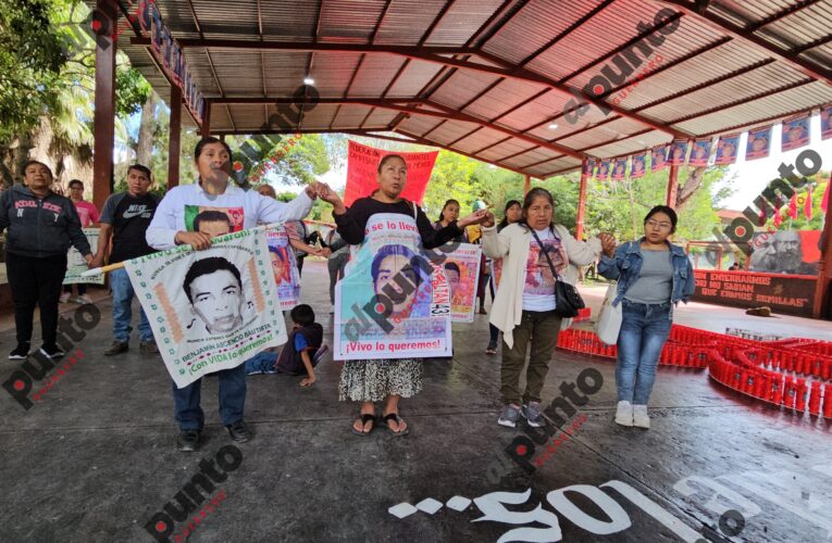 Piden madres que les digan donde dejaron a los 43 normalistas de Ayotzinapa