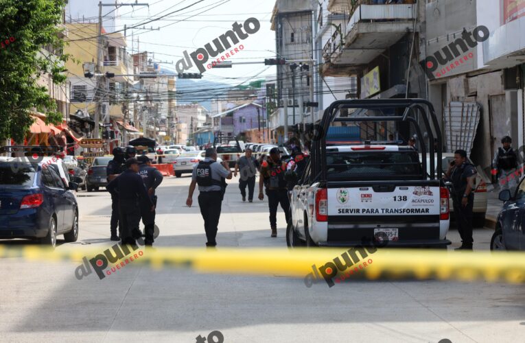 Atacan a policías municipales en Acapulco; hay 1 agente herido, 2 detenidos, 2 armas y 1 auto asegurados