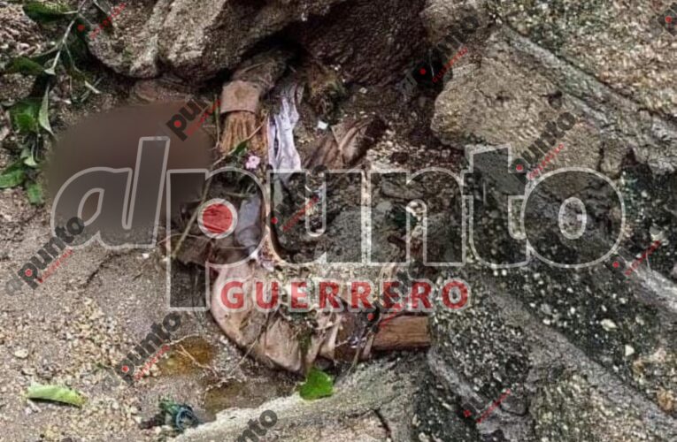 Hallan muerto a un adulto mayor sepultado entre el lodo, en La Venta, Acapulco