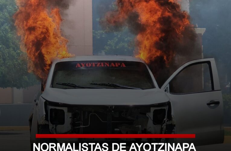 Normalistas de Ayotzinapa destrozan y queman vehículos en el congreso de Guerrero