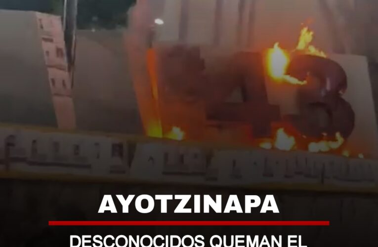 Queman el antimonumento a los 43 normalistas de Ayotzinapa en Chilpancingo