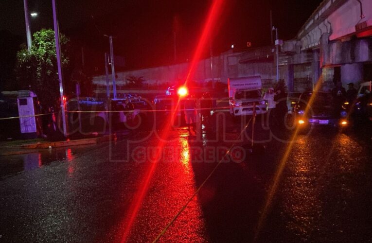 Asesinan a balazos a una mujer afuera del hospital general de Chilpancingo