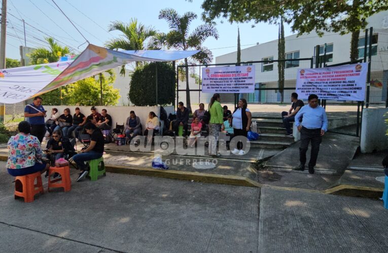 Paran labores trabajadores del TJAEG para exigir pago de retroactivo