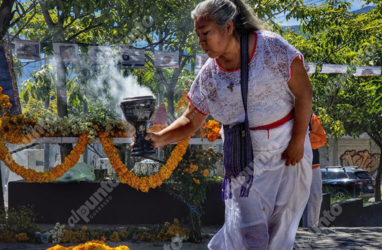 Colectivos ponen ofrenda a desaparecidos de Chilapa, Zitlala y Atlixtac