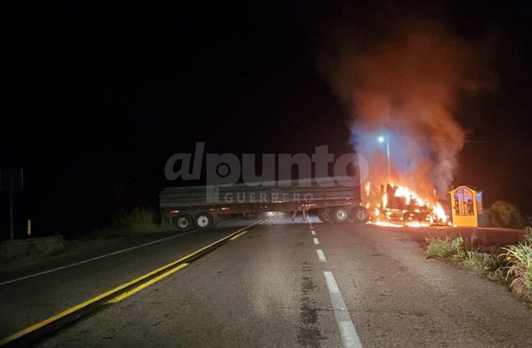 Civiles armados protagonizan persecución y balaceras en Tecpan de Galeana