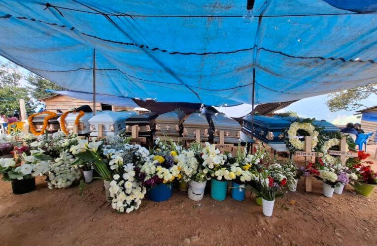 Velan en Chautipan a las 11 personas halladas asesinadas en Chilpancingo; hoy serán sepultadas