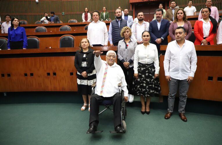 Toma protesta Juan Valenzo Villanueva como diputado local, en lugar de la impugnada Diana Bernabé