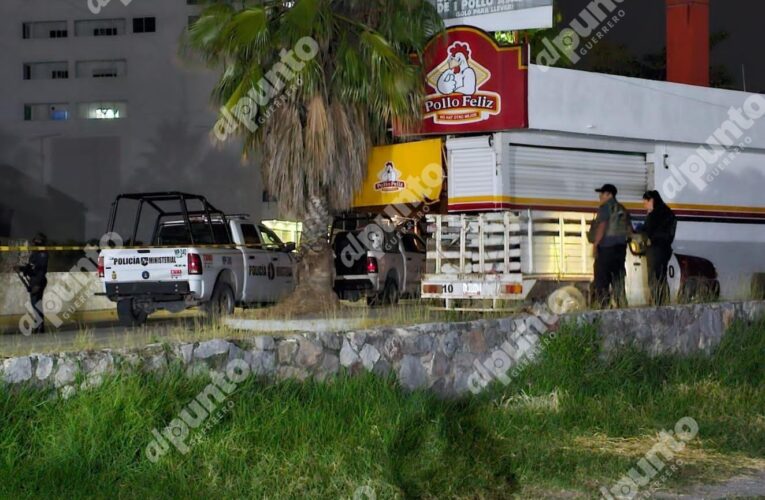 Dejan a 3 hombres desmembrados en la batea de una mixta frente a la FGR, en Chilpancingo