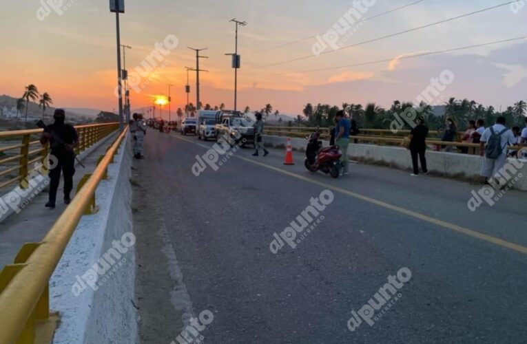 Hallan a 3 hombres y una mujer asesinados en Coyuca de Benítez; les dejan cartulinas firmadas por el GNG
