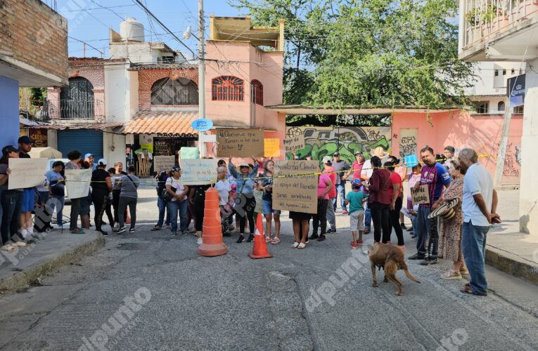 Bloquean damnificados por John de la colonia Galeana para exigir apoyos