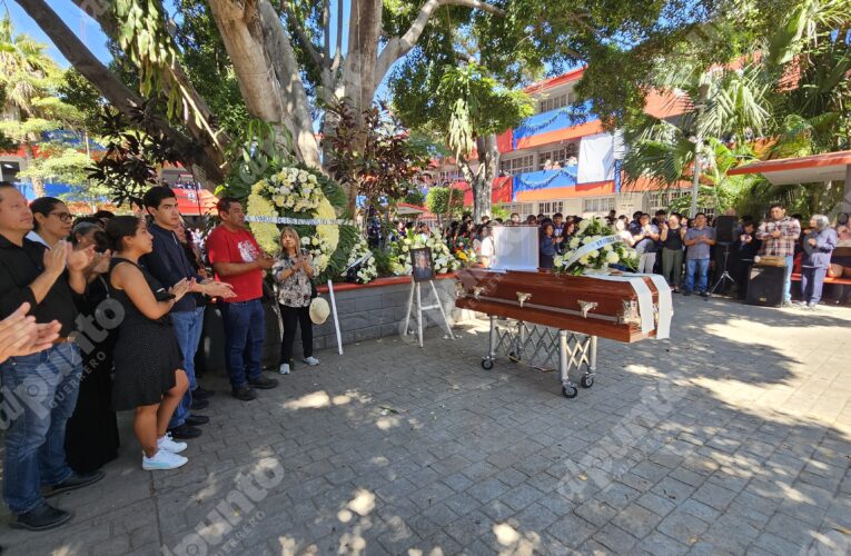 Dan último adiós a Edgardo, maestro de la UAGro que murió en accidente en Morelos