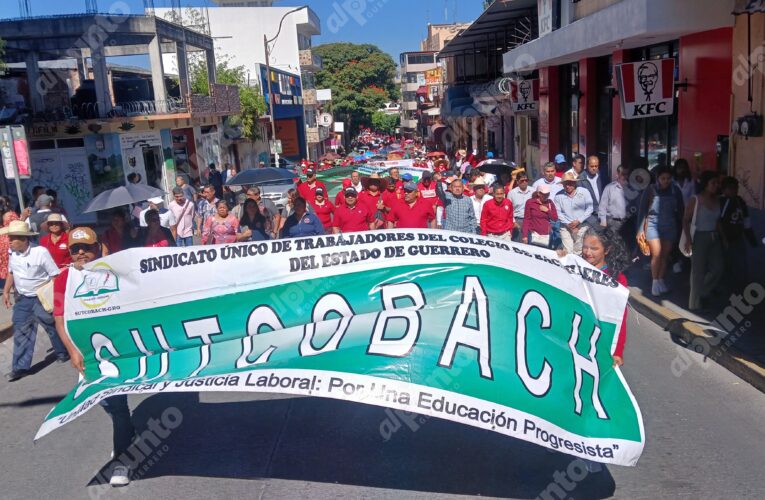 Marchan trabajadores del SUBCOBACH y emplazan a huelga para exigir atención a demandas