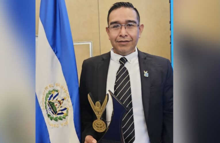 Un mexicano es galardonado por primera vez con el Premio Nacional de Derechos Humanos 2024