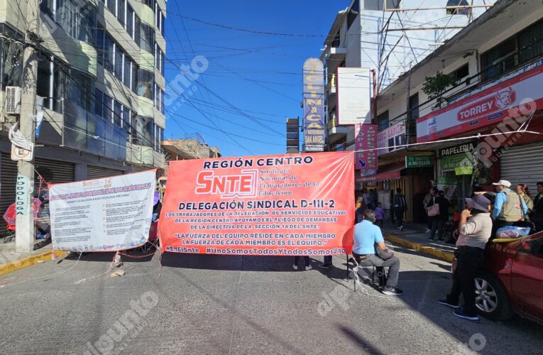 Se suman más de 2 mil maestros y trabajadores administrativos al paro del SNTE
