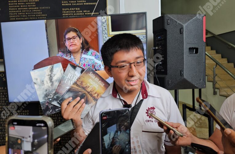 Escritor denuncia falta de apoyos de la Secretaría de Cultura durante comparecencia