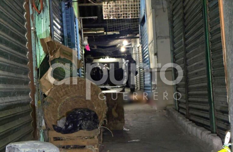 Degollan a un hombre en presunta riña en el tianguis del mercado central de Chilpancingo
