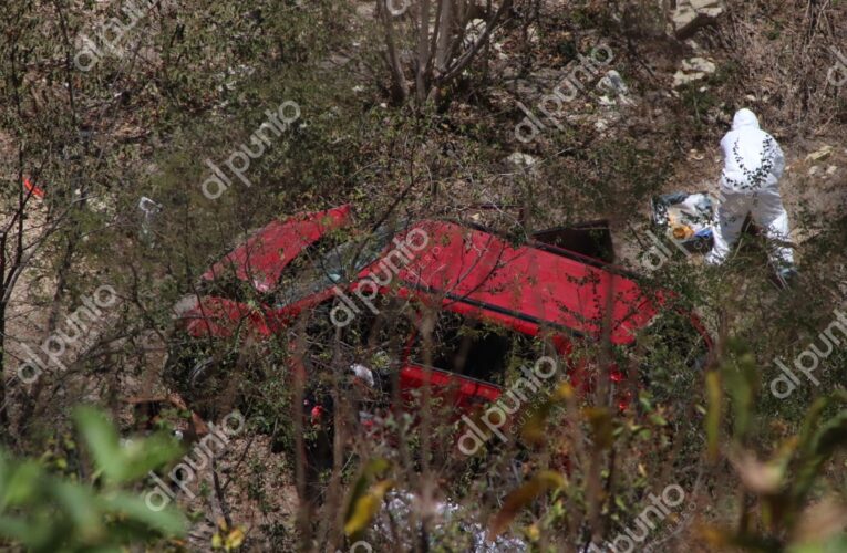 Identifican a los 4 muertos de una camioneta hallada en el fondo de un barranco, en Chilpancingo