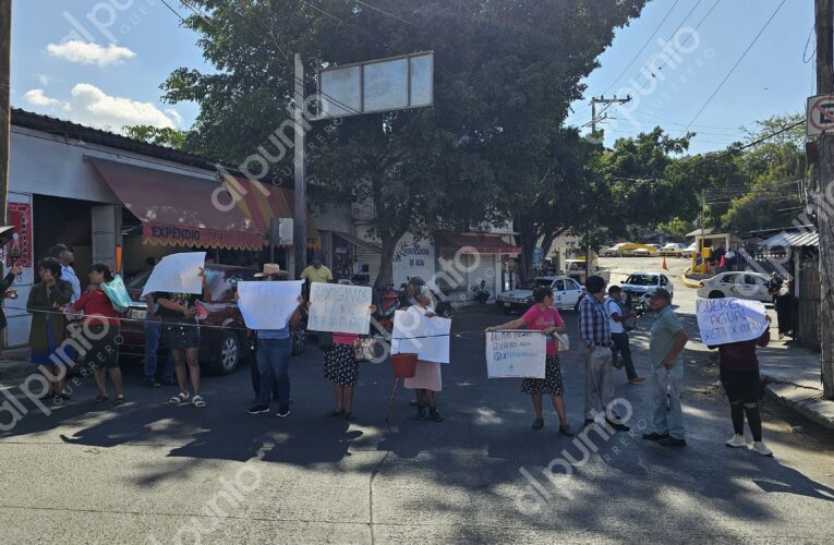 Chilpancingo: Bloquean vecinos por falta de agua desde hace dos meses