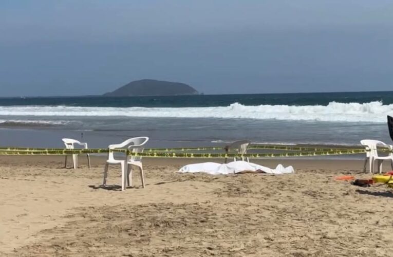 Mueren ahogados padre e hija en Playa Larga en Zihuatanejo.