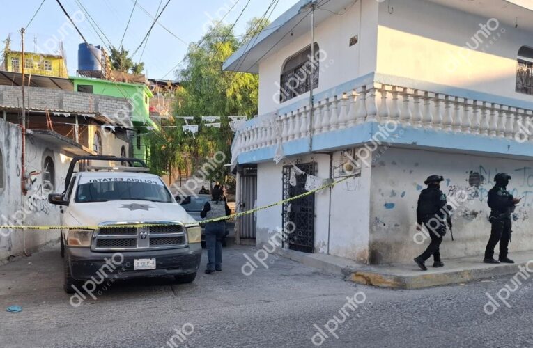 Hombres armados persiguen y matan a un hombre dentro de su domicilio en Chilpancingo.