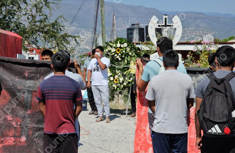 Exigen a Claudia Sheinbaum justicia para normalista de Ayotzinapa a 14 meses de su asesinato.
