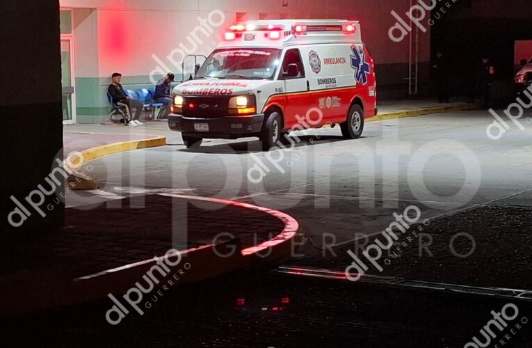 Hieren a balazos a alcalde de Metlatónoc y a su esposa sobre la autopista del sol.