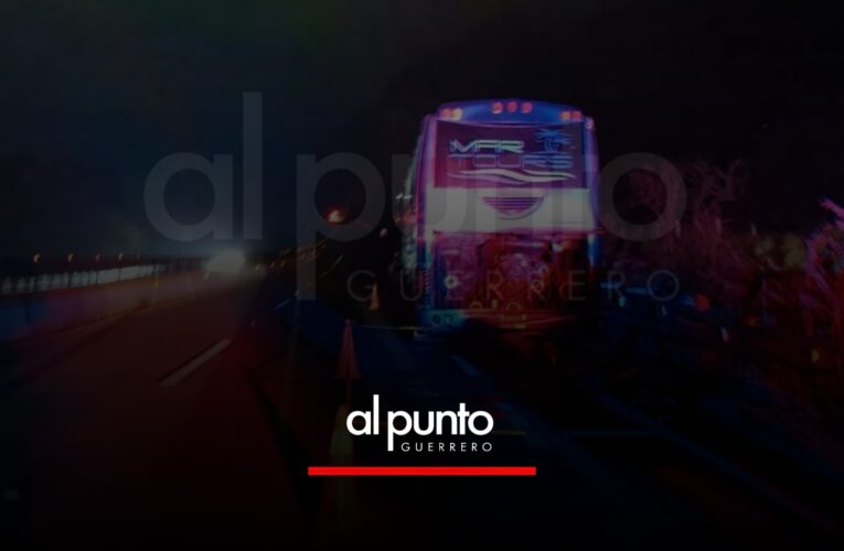 Muere mecánico al ser aplastado por un autobús que reparaba en la autopista del sol.