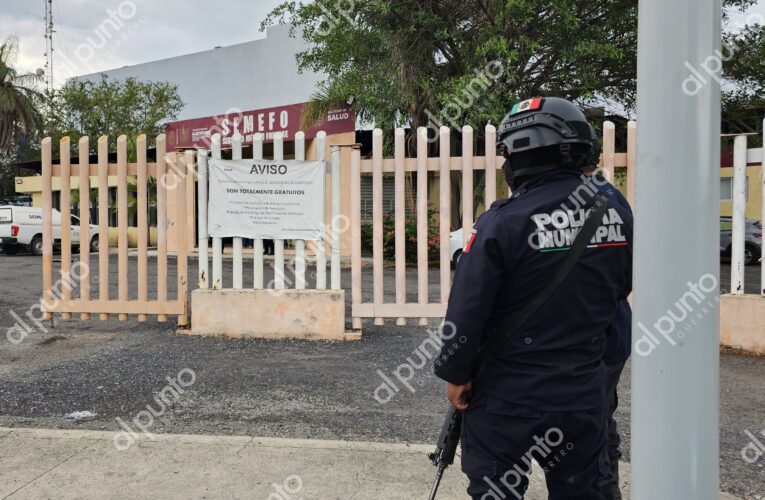 Llega a Semefo el cuerpo del alcalde de Metlatónoc, Isaías Rojas Ramírez.