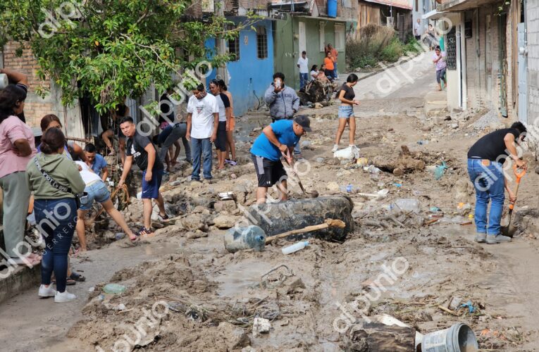 Fuertes lluvias dejan incomunicadas a dos colonias de Chilpancingo.