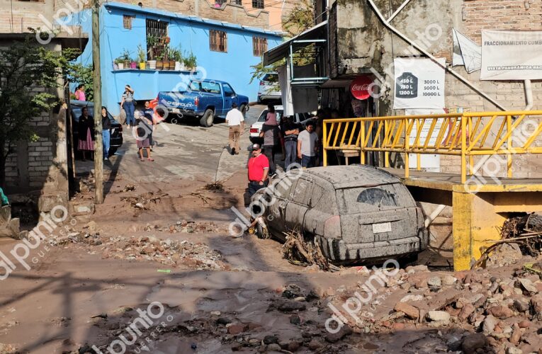 Fuerte lluvia deja inundaciones en Chilpancingo.