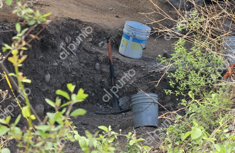 Hallan restos de al menos 4 osamentas en fosa clandestina en Zumpango.