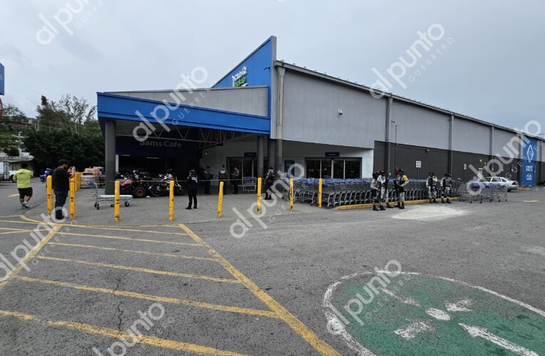 Sujetos armados asaltan la tienda Sam’s Club en Chilpancingo; se roban más de 50 celulares.
