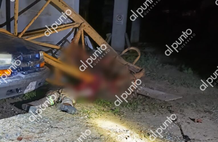 Muere un hombre al ser aplastado por una estructura metálica en Acapulco.