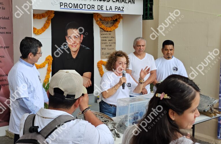 Recolectan 2 toneladas de llaves y metales para hacer estatua de Alejandro Arcos.
