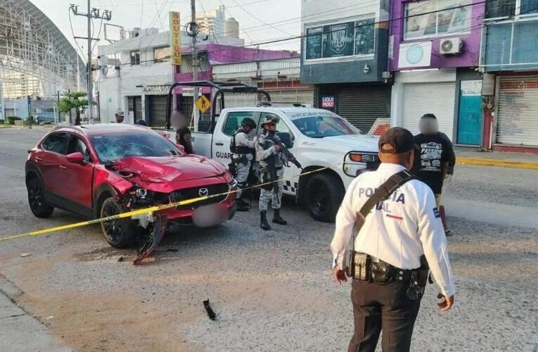 Detienen a mujer que atropelló y causó la muerte de una señora frente a La Gran Plaza en Acapulco