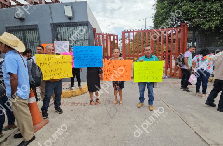 Protestan en el Congreso pobladores afectados por huracán Erick; exigen ser incluidos en el censo.