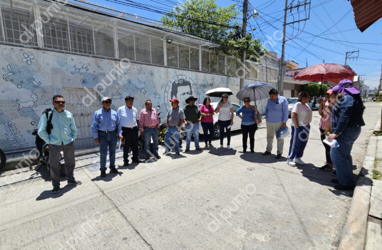 Protestan maestros de la normal Viguri por retraso de pagos y cambio de línea escalafonaria