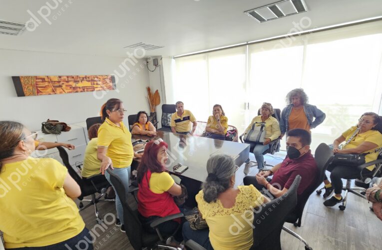 Exigen pago de Previsión Social para 900 maestros jubilados en Acapulco