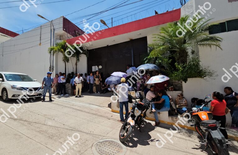 Protesta SNTE en oficinas centrales de la SEG; exige recategorización para más de mil trabajadores