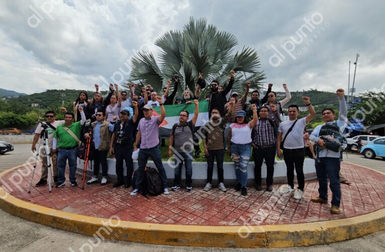 Periodistas de Chilpancingo protestan en respaldo a medio independiente “El Tlacolol”
