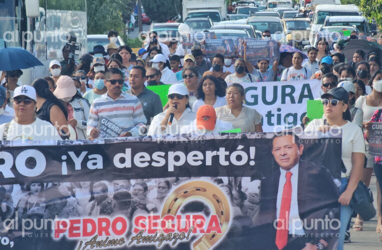 Trato justo y liberación, exigen en marcha por Pedro Segura en Chilpancingo