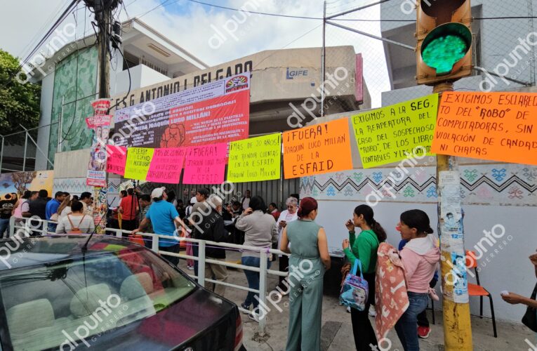 Toman maestros la ESGAID y bloquean vialidades en Chilpancingo; exigen destitución del director