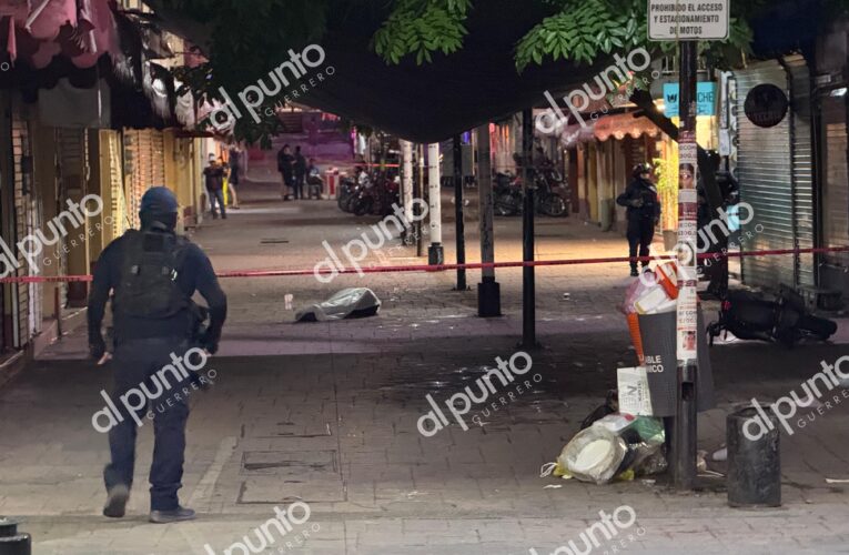 Asesinan a balazos a un joven en el Andador Zapata de Chilpancingo