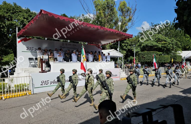 Chilpancingo: encabeza Evelyn Salgado desfile por el 215 aniversario del inicio de la Independencia de México