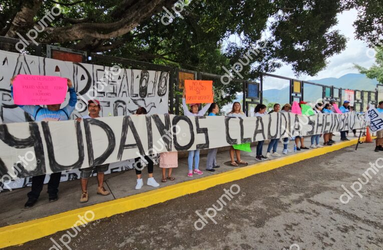Protestan prestadores de servicios de Costa Grande en Chilpancingo previo a la llegada de Claudia Sheinbaum