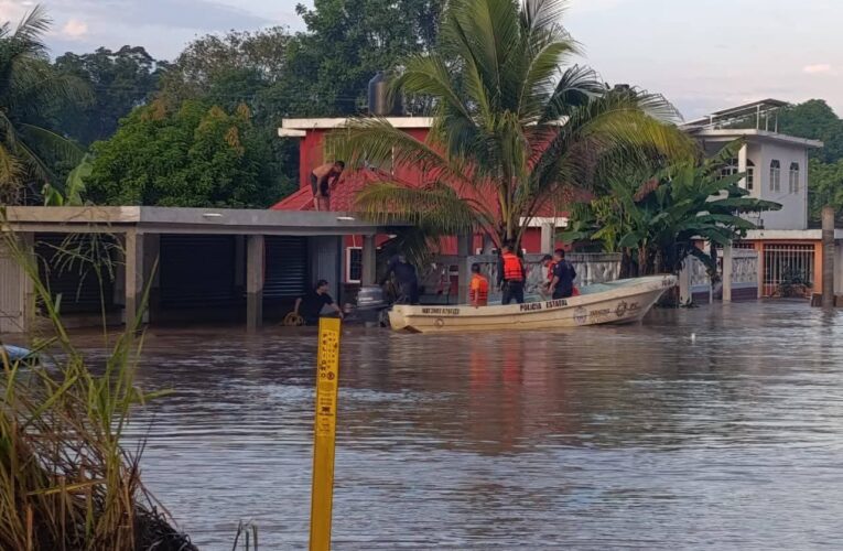 Morena Guerrero instala centro de acopio para apoyar a damnificados por lluvias en cinco estados