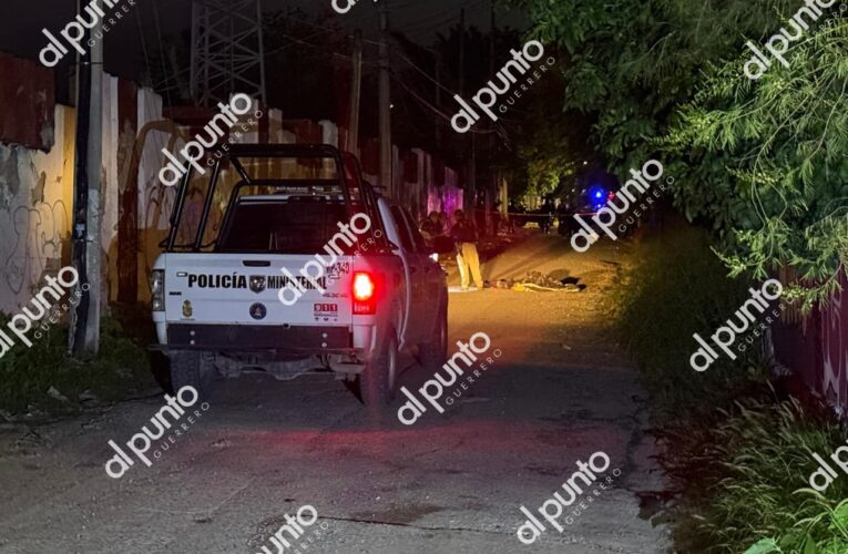 Hallan a hombre asesinado y embolsado a un costado de la Centenaria Normal del Estado, en Chilpancingo